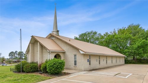 928 E Don Tyson Pkwy, Springdale, AR, 72764-7312 | Card Image