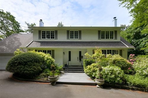 2861 Tudor Ave, Victoria, BC, V8N1L6 | Card Image