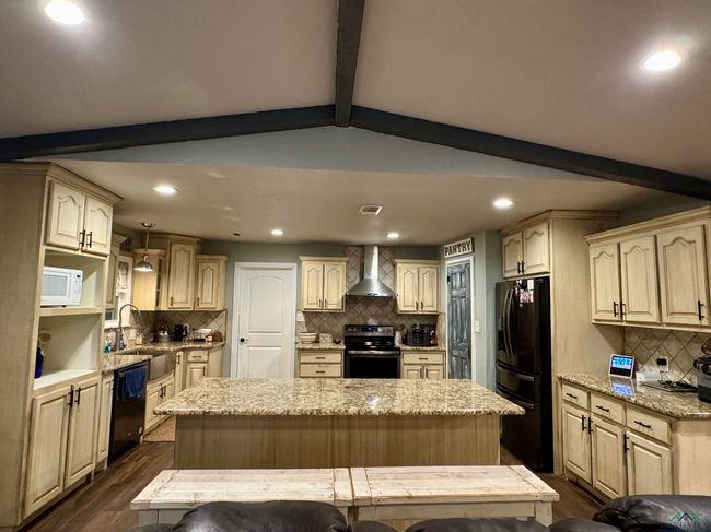 71 County Road 2936, House other with 3 bedrooms, 2 bathrooms and null parking in Hughes Springs TX | Image 7