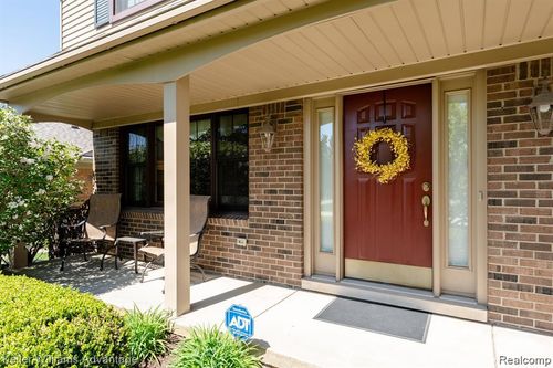 21442 Parklane St, Farmington Hills, MI, 48335-4218 | Card Image