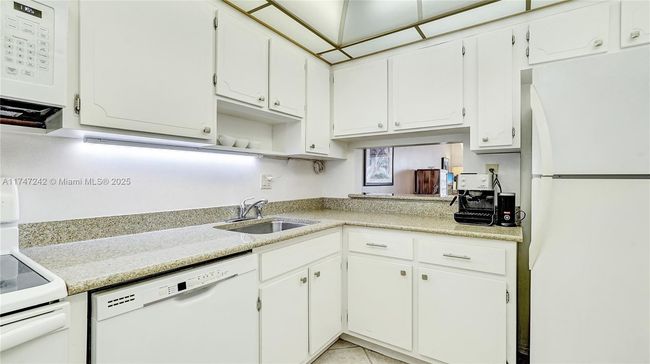 APT-103 - 1101 Hillcrest Ct, Condo with 2 bedrooms, 2 bathrooms and null parking in Hollywood FL | Image 9