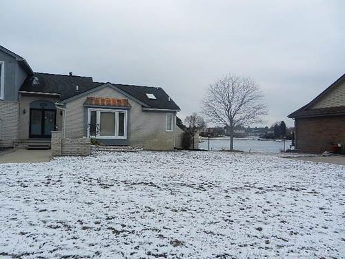 11663 Watkins Dr, Shelby Township, MI, 48315-5759 | Card Image