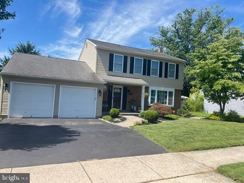 126 Hampton Dr, LANGHORNE, PA, 19047-1153 | Card Image