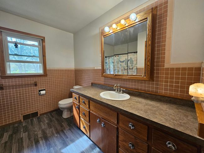 Main floor bath | Image 14