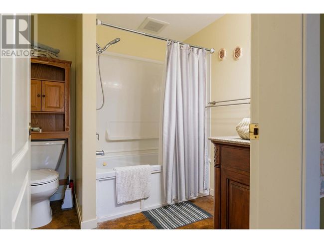 250 1 St Ave, House other with 3 bedrooms, 5 bathrooms and 3 parking in Kootenay Boundary BC | Image 58