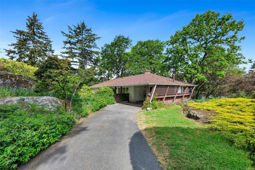 3564 James Hts, Saanich, BC, V8P3R5 | Card Image