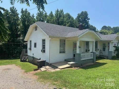 660 E Sharpe St, Statesville, NC, 28677-5925 | Card Image