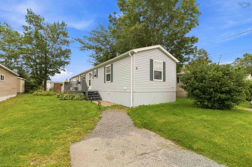 6 Commodore Ave, House with 3 bedrooms, 1 bathrooms and null parking in Middle Sackville NS | Card Image