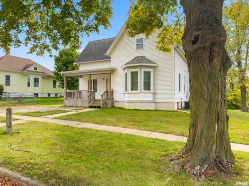 115 W Chestnut St, Washburn, IL, 61570-9476 | Card Image