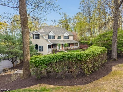 15 White Oak Dr, Asbury, NJ, 08802-1155 | Card Image