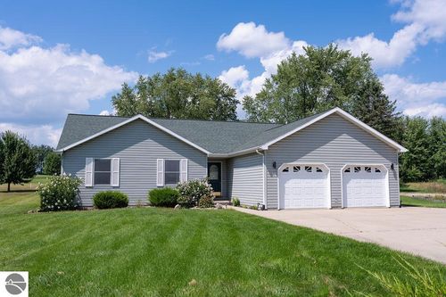1006 Clubhouse Dr, Lake Isabella, MI, 48893-9339 | Card Image