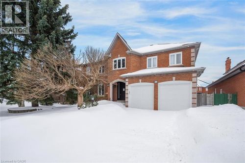 2 Chiltern Hill, Richmond Hill, ON, L4B3B9 | Card Image