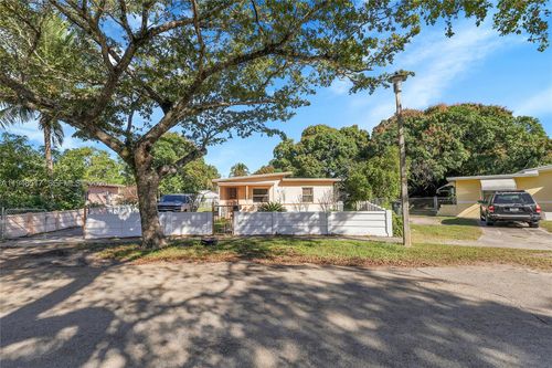 545 Nw 142nd St, North Miami, FL, 33168-3940 | Card Image