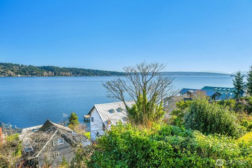10742 Lakeside Ave Ne, Seattle, WA, 98125-6936 | Card Image