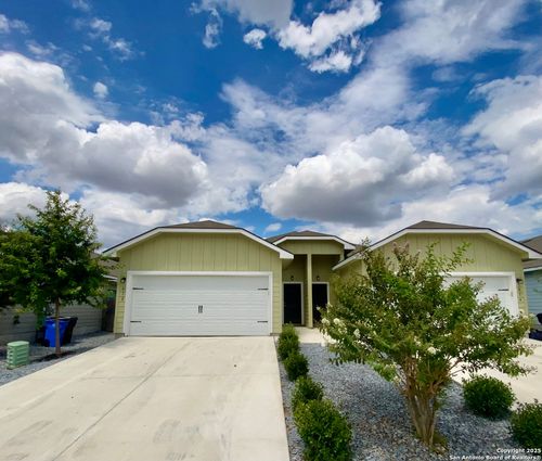 612 Grayson Ln, Seguin, TX, 78155-3085 | Card Image