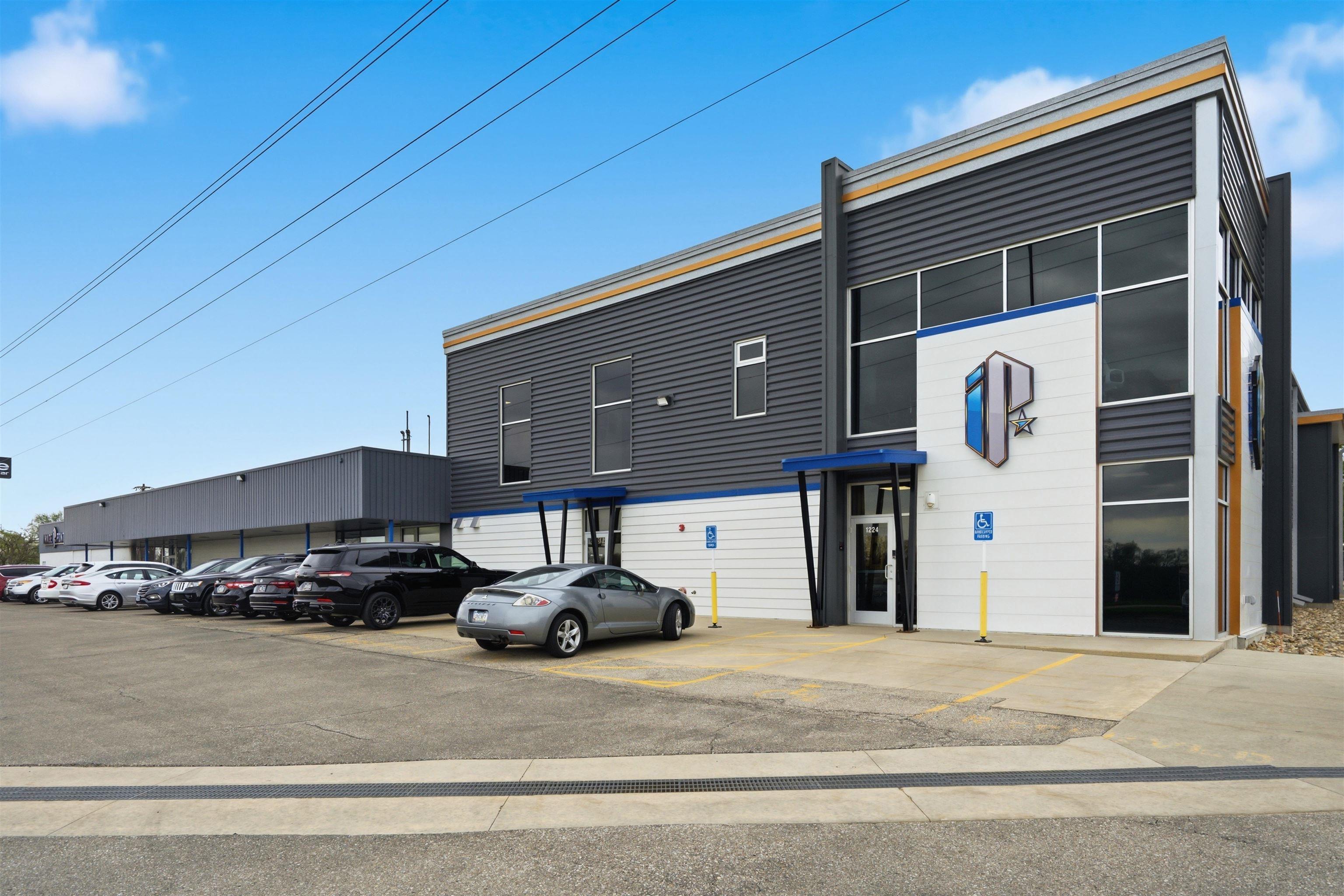 1224 Laporte Rd, Waterloo, IA 50702-2708