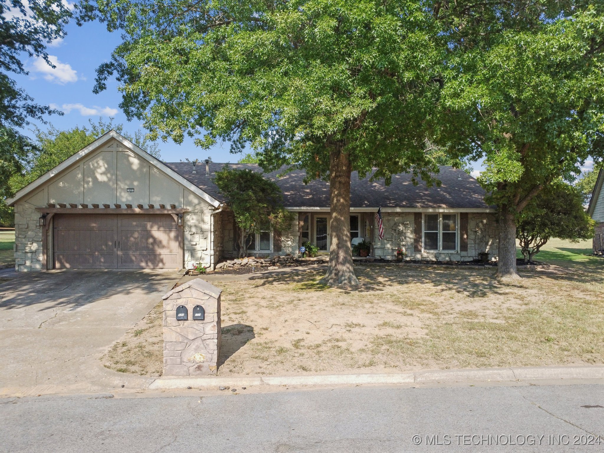 Meadowood Dr, Broken Arrow, OK 74011
