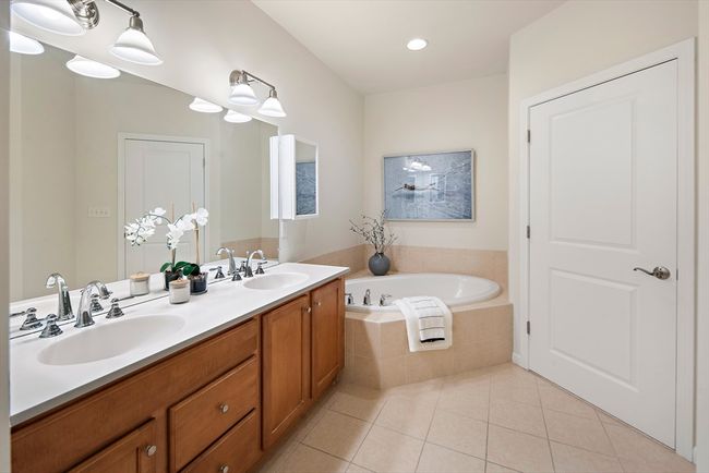 303 - 107 Clocktower Dr, Condo with 2 bedrooms, 2 bathrooms and null parking in Waltham MA | Image 12