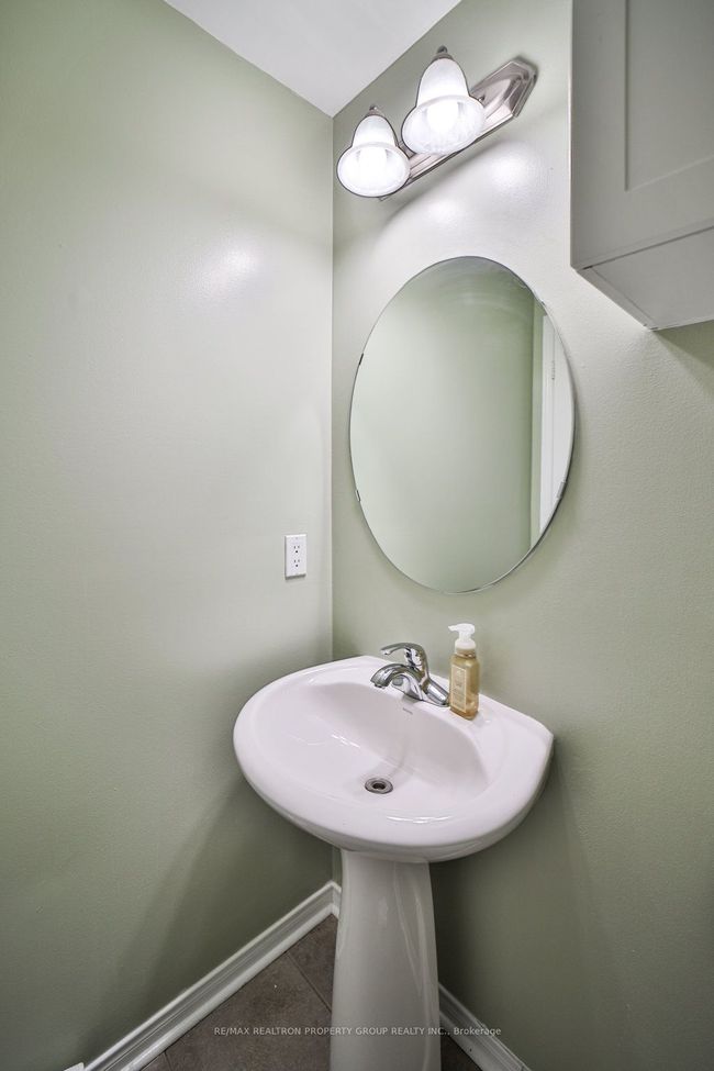 950 Taggart Cres, House other with 3 bedrooms, 3 bathrooms and 2 parking in Oshawa ON | Image 23