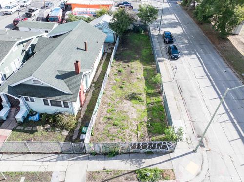 1208 31st Avenue, Oakland, CA, 94608 | Card Image