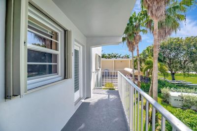 2160 - 2400 Ne 1st Lane, Condo with 2 bedrooms, 2 bathrooms and null parking in Boynton Beach FL | Image 3