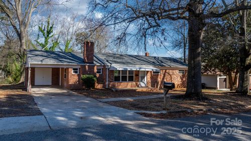 411 20th Ave Ne, Hickory, NC, 28601-1556 | Card Image