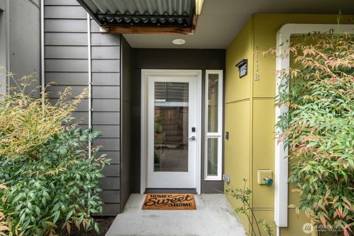 b-111 17th Ave, Seattle, WA, 98122-5708 | Card Image