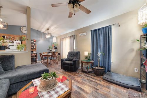 54 Silver Spur Dr, Winfield, MO, 63389-2431 | Card Image