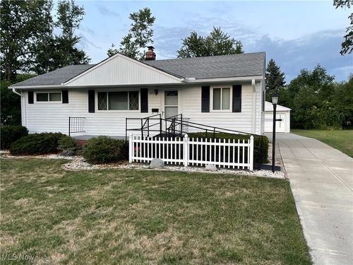 4531 Selhurst Rd, North Olmsted, OH, 44070-2616 | Card Image