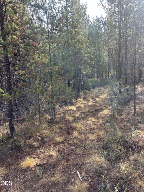 15885 Leslie Drive, La Pine, OR, 97739 | Card Image