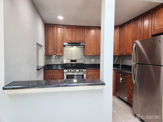 102 Canterbury Ct, Townhouse with 2 bedrooms, 2 bathrooms and null parking in Piscataway NJ | Image 6