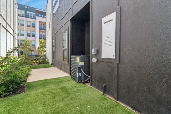 Private gated side yard | Image 28