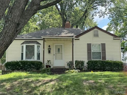 414 Superior Dr, Ferguson, MO, 63135-2031 | Card Image