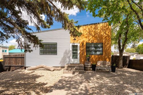 854 Stadacona St E, Moose Jaw, SK, S6H0K6 | Card Image
