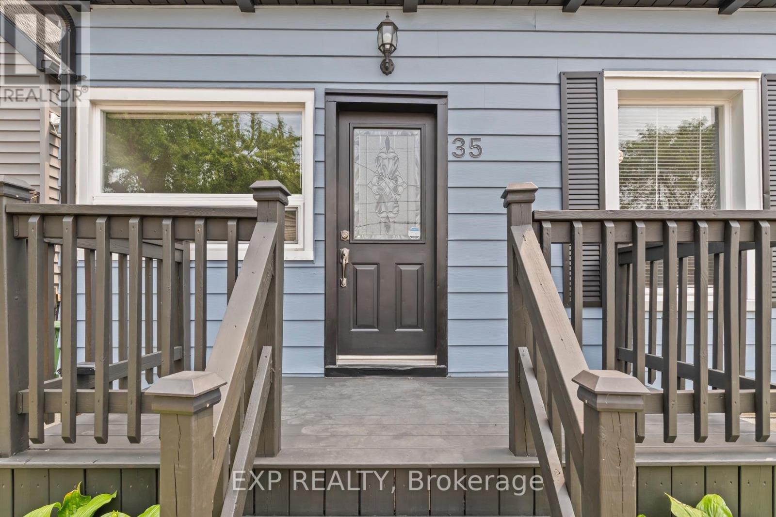 Residential in Hamilton (Eastmount) 3
