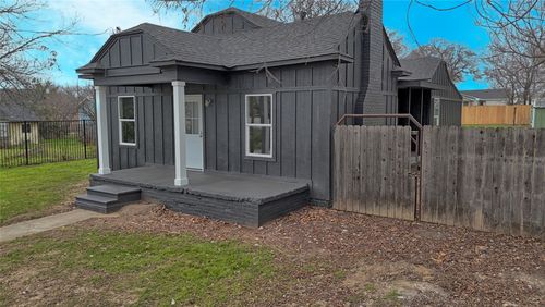 307 Fannin St, Nocona, TX, 76255-2225 | Card Image