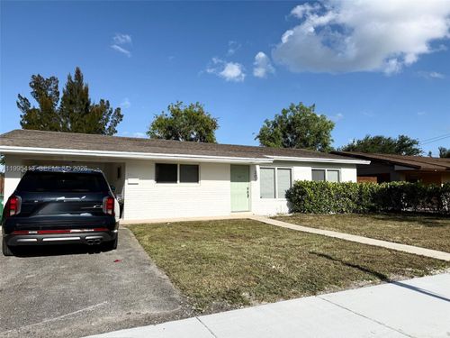 207 12th Ave, Dania Beach, FL, 33004-3516 | Card Image