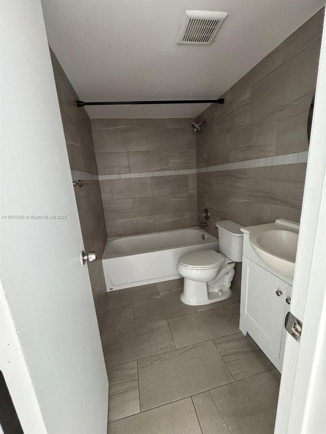 APT-507 - 8610 N Sherman Cir, Condo with 2 bedrooms, 2 bathrooms and null parking in Miramar FL | Image 17