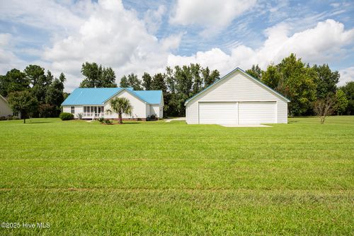 95 Aviator Ln, Burgaw, NC, 28425-3260 | Card Image