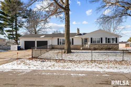 204 N 1st St, Donahue, IA, 52746-7711 | Card Image