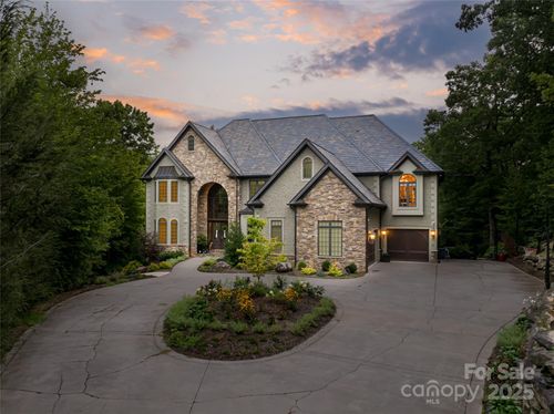 413 Barrington Dr, Asheville, NC, 28803-8846 | Card Image