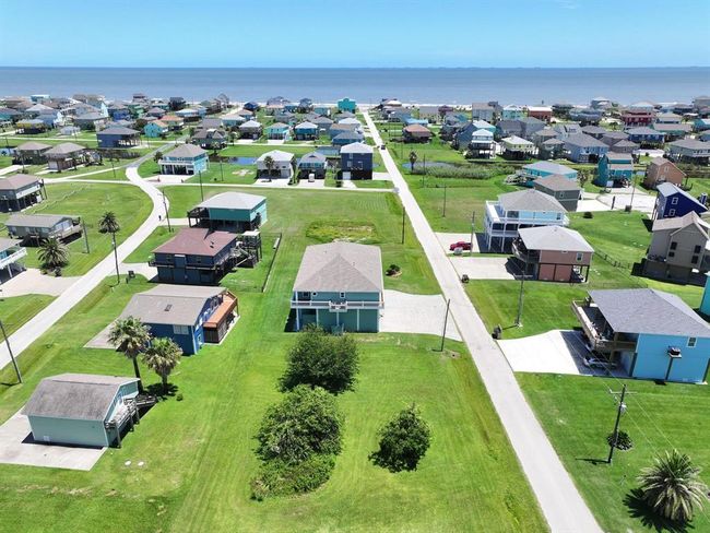 906 Westview, House other with 4 bedrooms, 3 bathrooms and 2 parking in Crystal Beach TX | Image 47