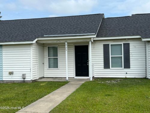 725 Pinewood Dr, Jacksonville, NC, 28546-7707 | Card Image