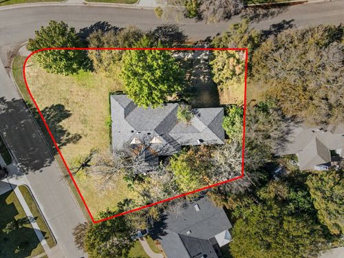 9734 Mixon Dr, Dallas, TX, 75220-3744 | Card Image