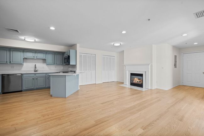 APT-20 - 7 Conant Rd, Condo with 2 bedrooms, 2 bathrooms and 1 parking in Winchester MA | Image 5