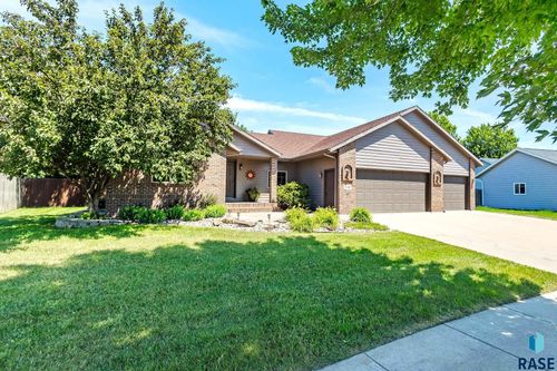 216 W Mountain Ash St, Brandon, SD, 57005-2604 | Card Image