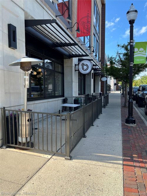 400 E Flint St, Lake Orion, MI, 48362-3229 | Card Image