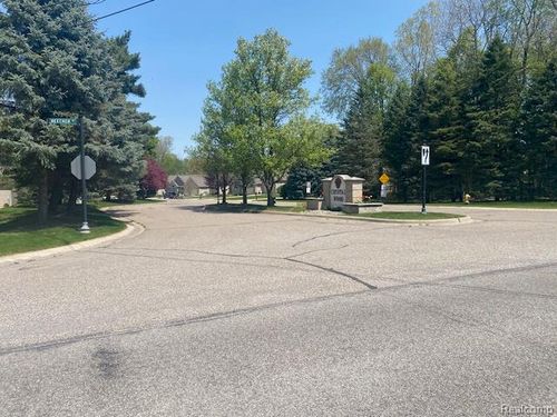 74 Emeraldwood Trl, Flushing, MI, 48433 | Card Image