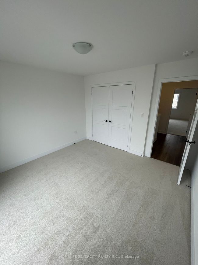 208 Prince William Way, House attached with 3 bedrooms, 3 bathrooms and 2 parking in Barrie ON | Image 8