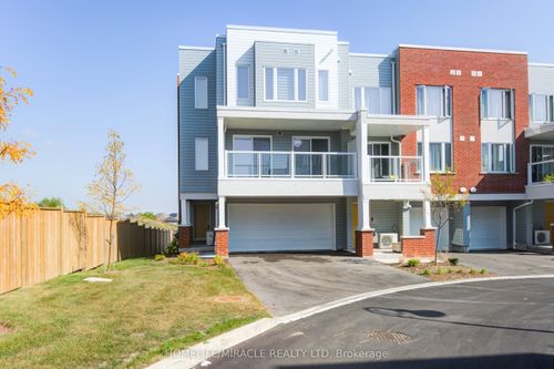70 Progress Cres, Kitchener, ON, N2R0R7 | Card Image
